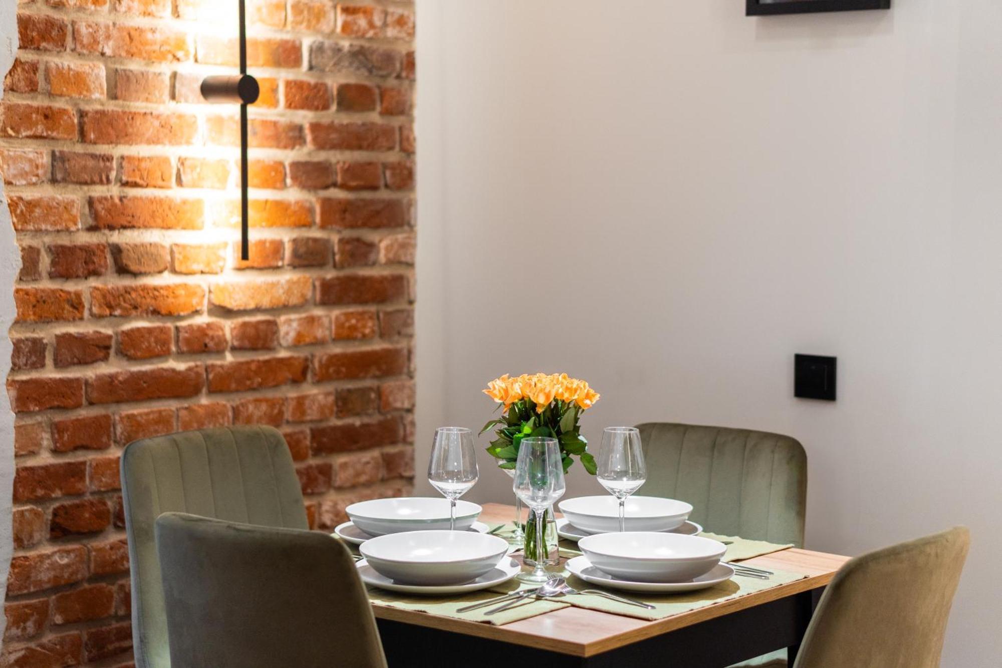 Charm & Comfort Renovated Gem In Old Town Sarego Apt B Краков Экстерьер фото