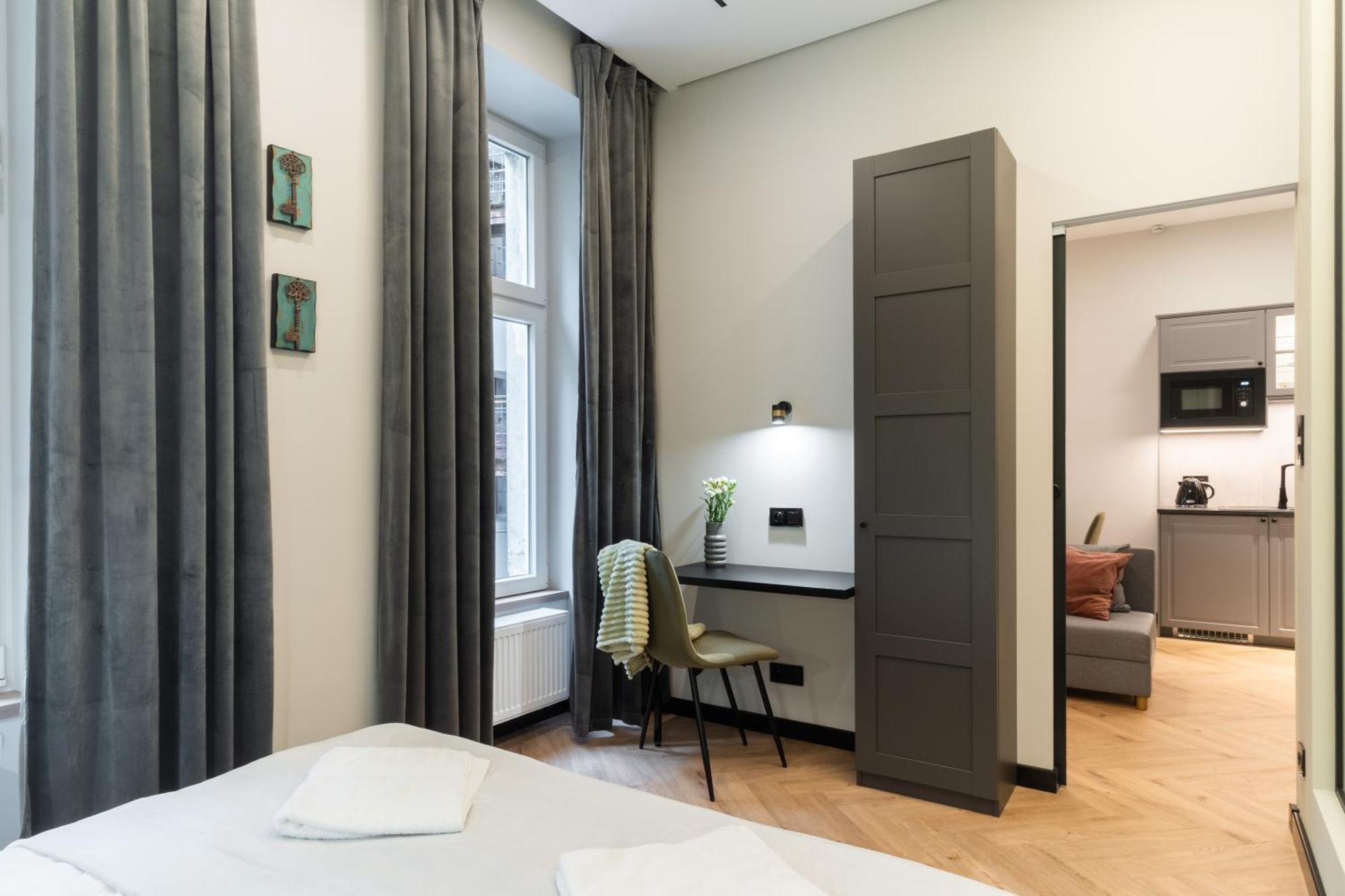 Charm & Comfort Renovated Gem In Old Town Sarego Apt B Краков Экстерьер фото